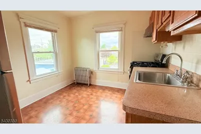104 Thompson St, Raritan, NJ 08869 - Photo 4