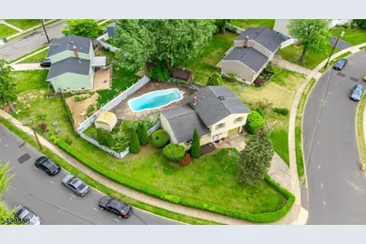 2 Moryan Rd, Edison Twp., NJ 08817 - Photo 8