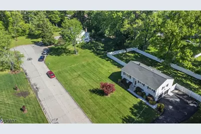 6 Beaumont Pl, Hanover Township, NJ 07981 - Photo 4