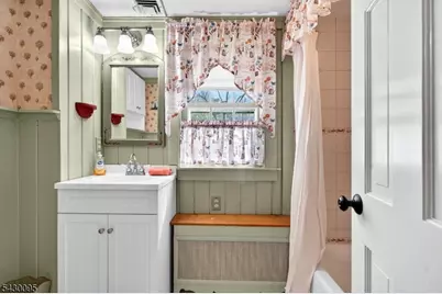 90 Hamburg Tpke, Bloomingdale, NJ 07403 - Photo 4