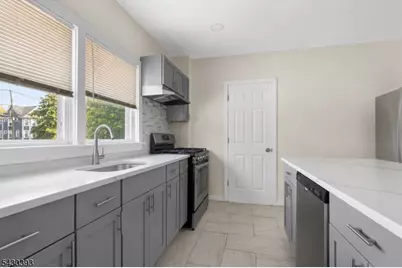 9 Sycamore St, Bloomfield, NJ 07003 - Photo 8