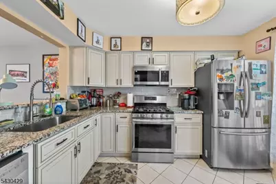 12 Borelle Sq, Sayreville, NJ 08859 - Photo 6
