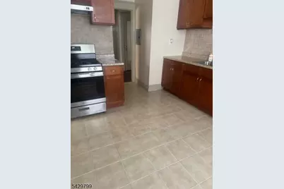 284 Seymour Ave, Newark, NJ 07112 - Photo 10