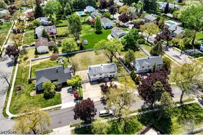 5 Burnside Pl, Wayne, NJ 07470 - Photo 4