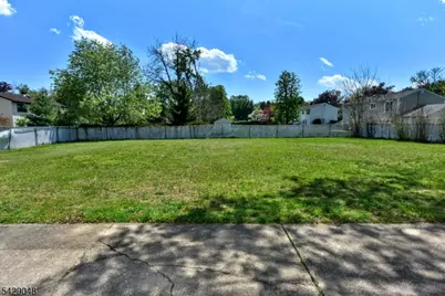 5 Burnside Pl, Wayne, NJ 07470 - Photo 16