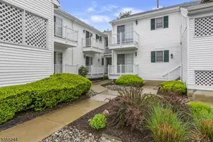 105 Alexandria Way, Bernards Township, NJ 07920 - Photo 2