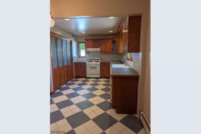 556 Totowa Rd #1, Totowa, NJ 07512 - Photo 2