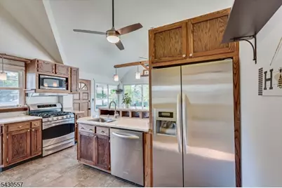 49 N Smith St, Woodbridge Township, NJ 07001 - Photo 4