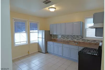 84 Scheerer Ave, Newark, NJ 07112 - Photo 6