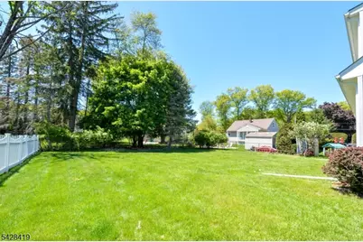 113 Stanley Ct, North Haledon, NJ 07508 - Photo 6