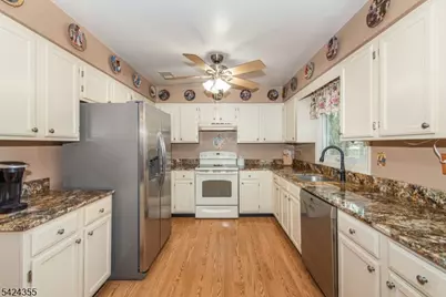 4 Lisa Ct, Roxbury Township, NJ 07876 - Photo 2