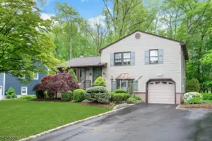 92 Louis St, Hanover Township, NJ 07981 - Photo 2