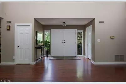 29 Deer Path Cir, Green Brook Township, NJ 08812 - Photo 4