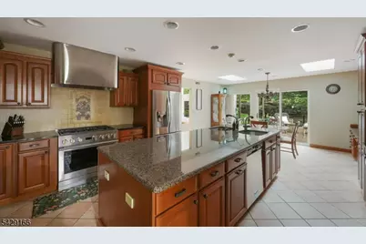 29 Deer Path Cir, Green Brook Township, NJ 08812 - Photo 12