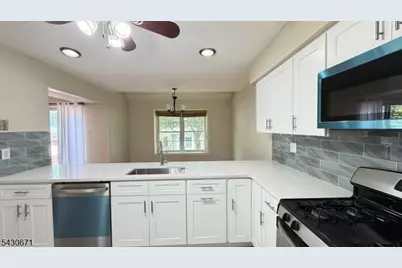 40 Whitby Cir, Franklin Township, NJ 08873 - Photo 8
