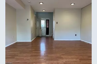40 Whitby Cir, Franklin Township, NJ 08873 - Photo 6