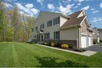 13 Julia Pl, Mount Olive, NJ 07828 - Photo 2