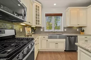 13 Julia Pl, Mount Olive, NJ 07828 - Photo 14