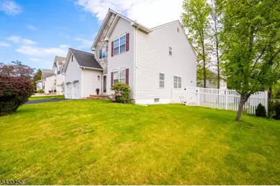 2 Danberry Ln, Bridgewater Twp., NJ 08807 - Photo 4