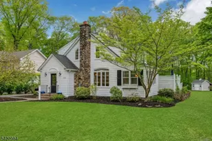122 Kenilworth Rd, Mountain Lakes, NJ 07046 - Photo 2