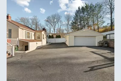 544 Goffle Hill Rd, Hawthorne, NJ 07506 - Photo 20