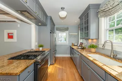 49 Harvard St, Montclair, NJ 07042 - Photo 16