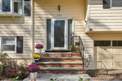 223 Chaucer Dr, Berkeley Heights Township, NJ 07922 - Photo 2