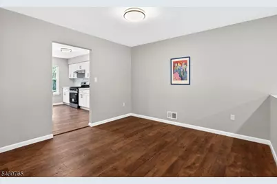 61 Freemont Ct, Franklin Township, NJ 08873 - Photo 4