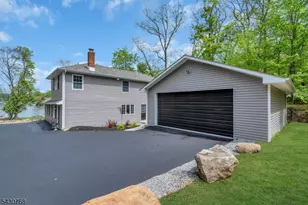 385 Maxim Dr, Hopatcong, NJ 07843 - Photo 4