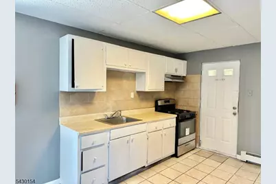 841 Rebecca Pl, Elizabeth, NJ 07201 - Photo 4