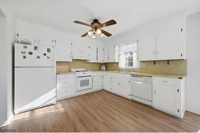 192 Bryans Rd, Washington Township, NJ 08827 - Photo 10