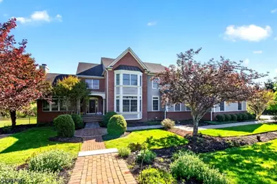 8 Morningside Ct, Raritan Township, NJ 08822 - Photo 2