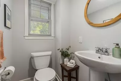 221 Christopher St, Montclair, NJ 07042 - Photo 18