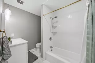 825 Riverside Ave, Lyndhurst Township, NJ 07071 - Photo 20