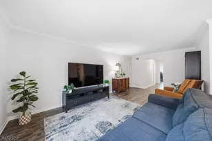 825 Riverside Ave, Lyndhurst Township, NJ 07071 - Photo 4