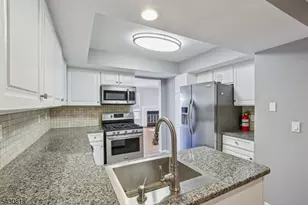 13 Eton Ct, Bedminster Township, NJ 07921 - Photo 4
