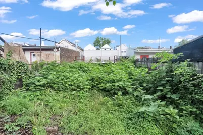 88 Komorn St, Newark, NJ 07105 - Photo 12