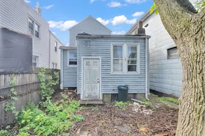 88 Komorn St, Newark, NJ 07105 - Photo 10