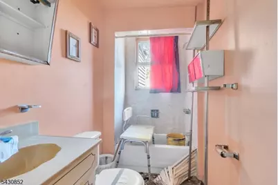 88 Komorn St, Newark, NJ 07105 - Photo 20