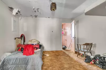 88 Komorn St, Newark, NJ 07105 - Photo 18