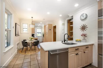 132 Christopher St, Montclair, NJ 07042 - Photo 24