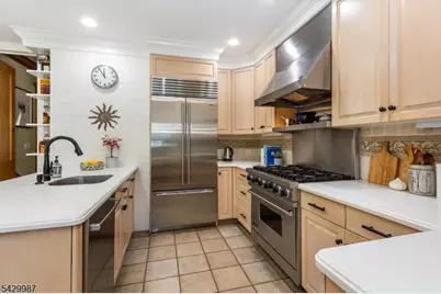 132 Christopher St, Montclair, NJ 07042 - Photo 20
