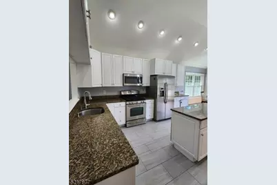 26 Wakefield Pl, Caldwell, NJ 07006 - Photo 10