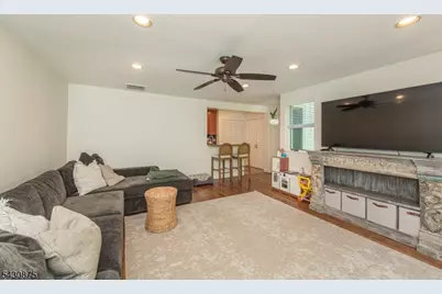 18 Evergreen Dr, Lincoln Park, NJ 07035 - Photo 8