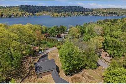 47 Glenside Trl, Sparta Township, NJ 07871 - Photo 2