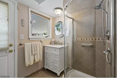135 Roosevelt Ave, Woodbridge Township, NJ 07067 - Photo 14