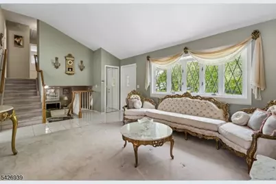 135 Roosevelt Ave, Woodbridge Township, NJ 07067 - Photo 4