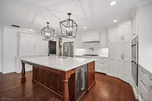 39 Wingate Dr, Livingston, NJ 07039 - Photo 2