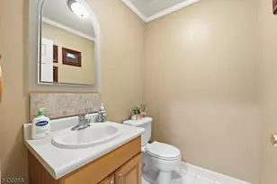 34 Edgefield Dr, Parsippany, NJ 07950 - Photo 10