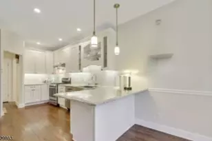 4 Murray Hill Manor, New Providence, NJ 07974 - Photo 2
